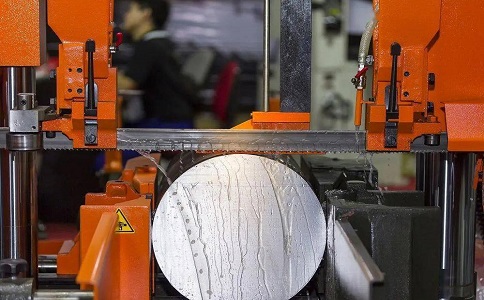 合浦立式金属带锯床切削出现跑带故障解决方法！